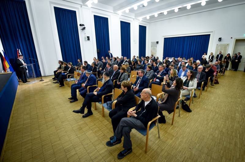 4096-2726-max (5).jpg